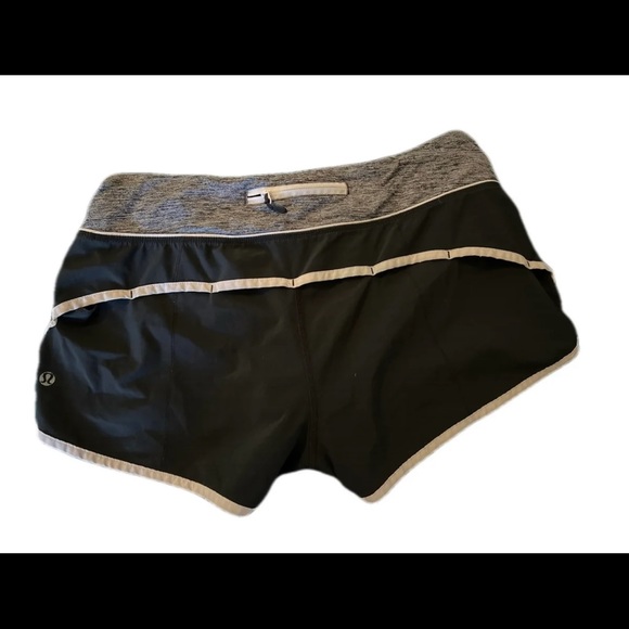Lululemon shorts size 8 - Picture 3 of 4